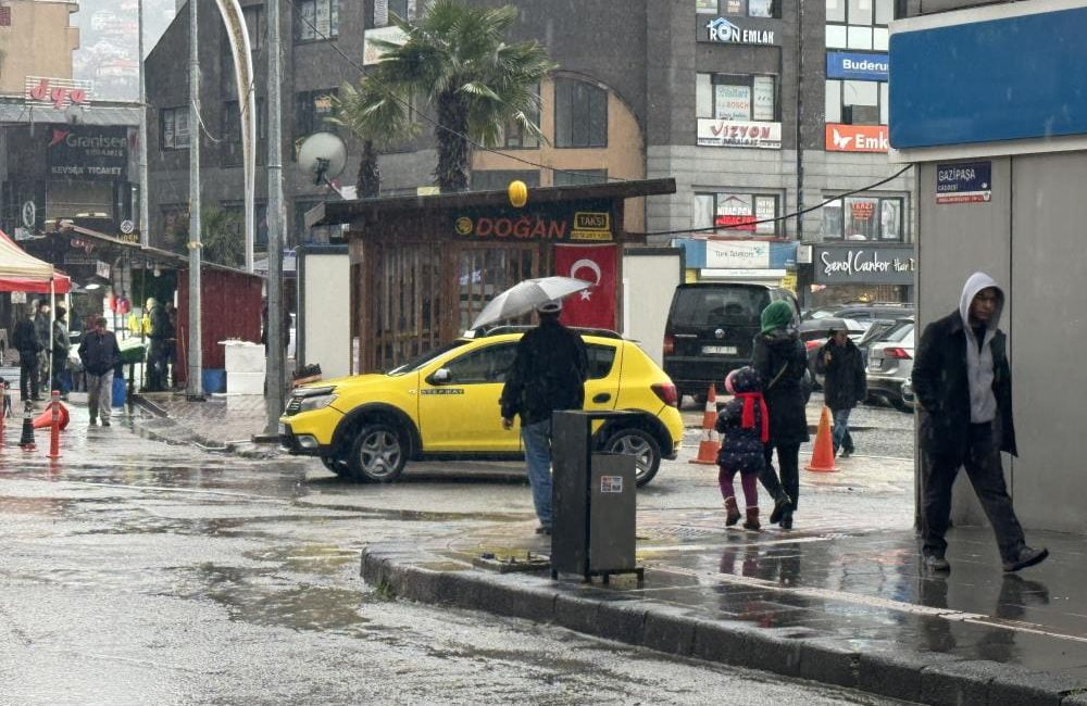  Zonguldak’ta yağışlı hava vatandaşları