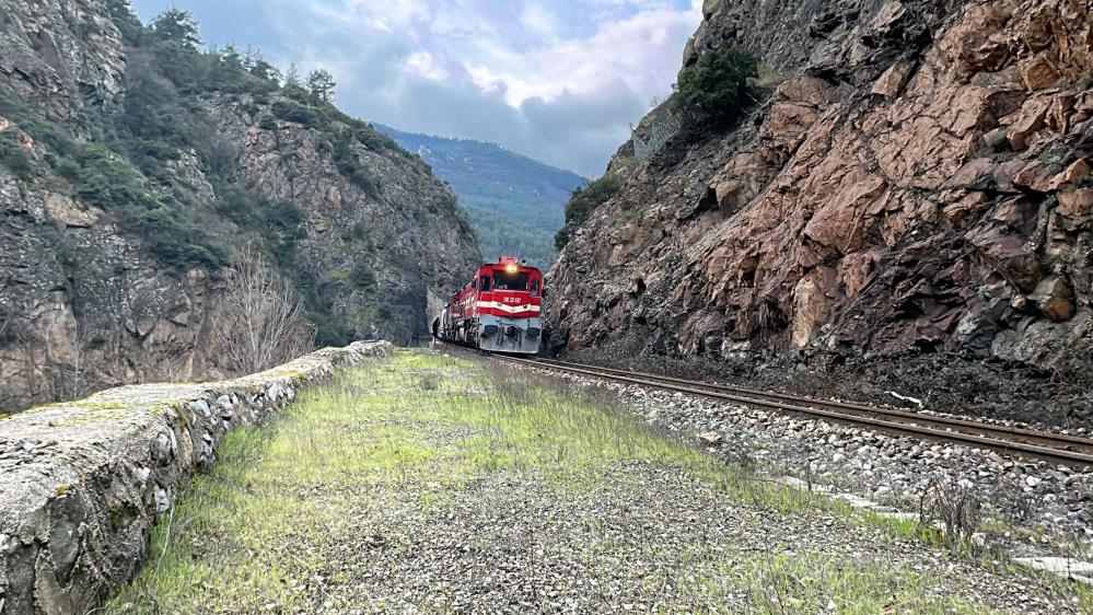 Kara Elmas Ekspresi Batı