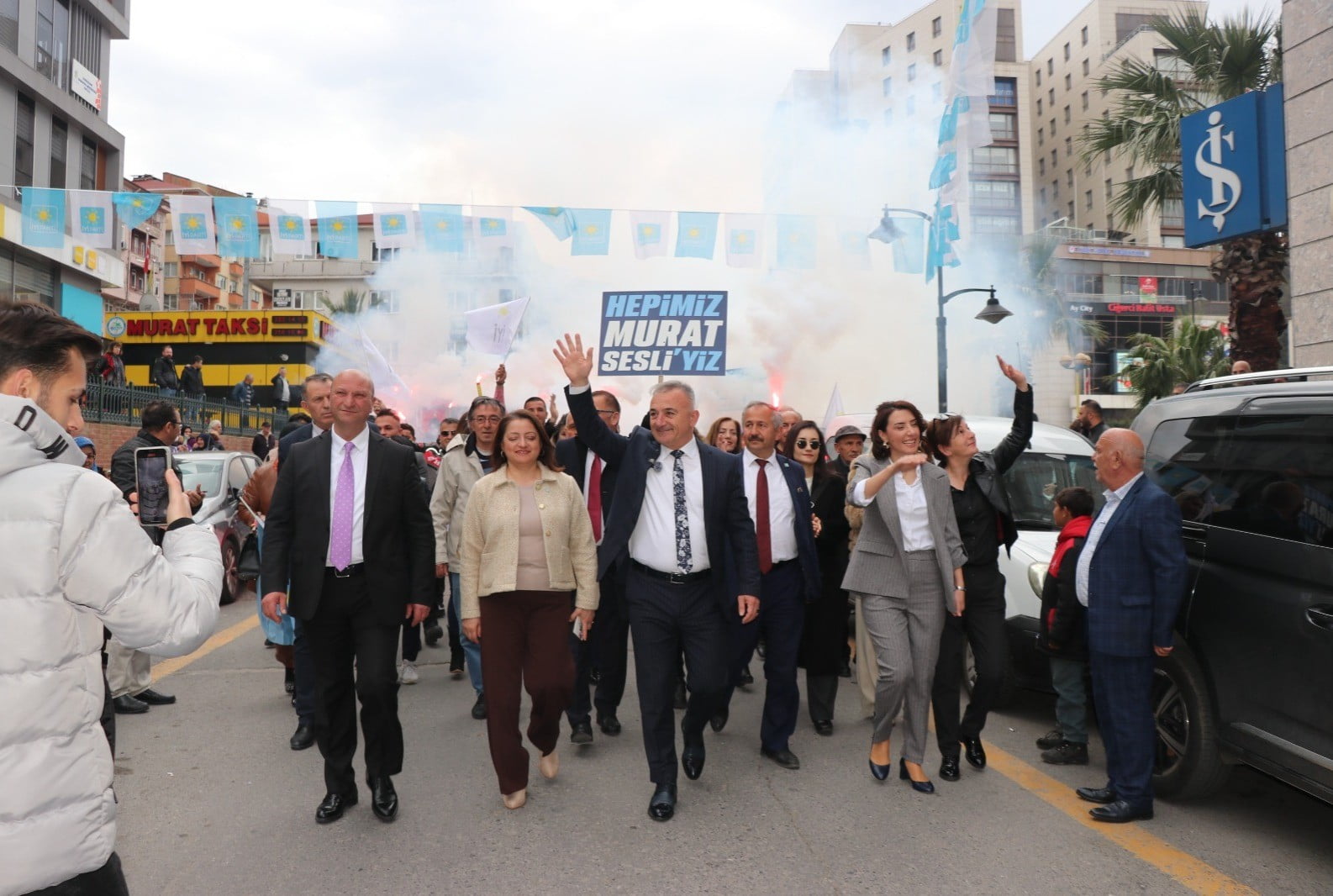 Sesli binlerce kişiye seslendi: “Seçimi alıyoruz”