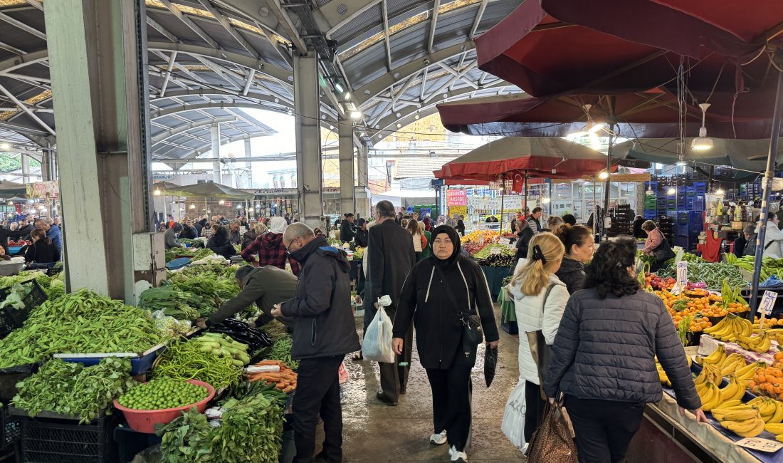 Zonguldak’ta vatandaşlar halk pazarına