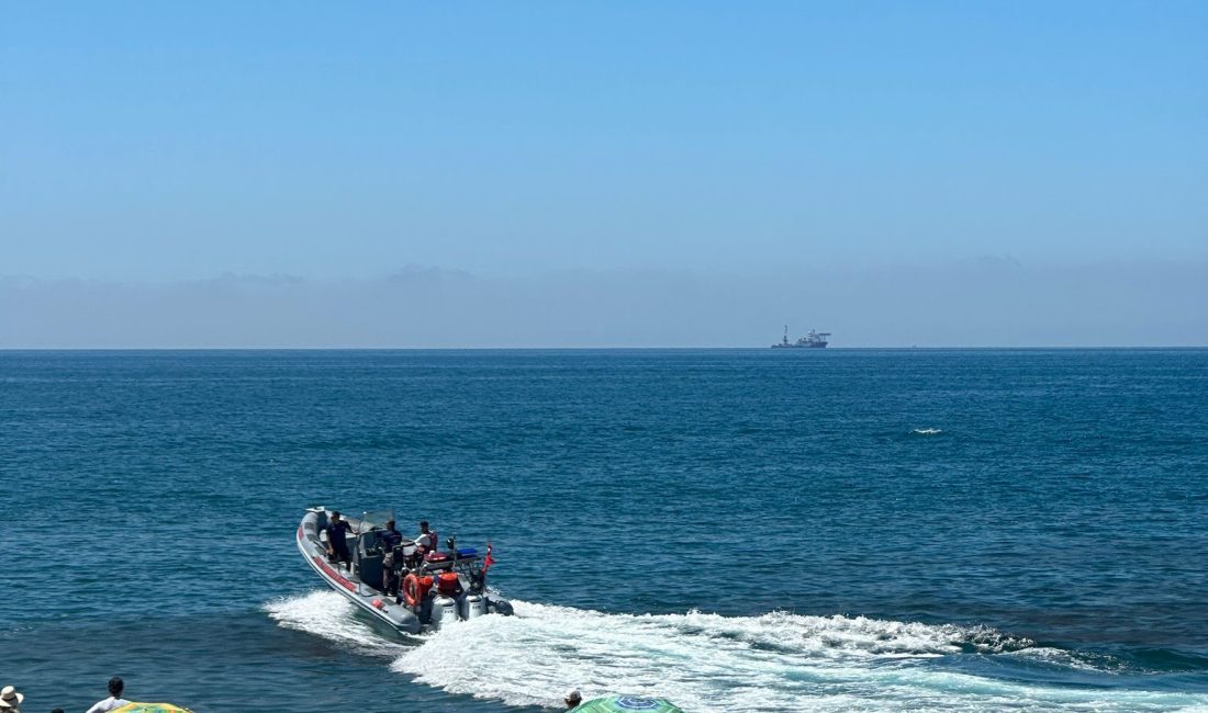 Zonguldak Filyos sahilinde denizde